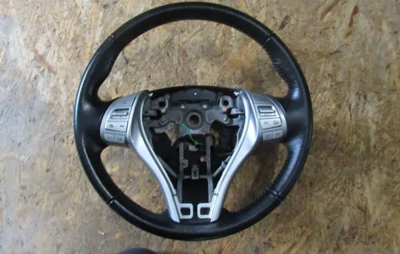 Nissan Pulsar Steering wheel