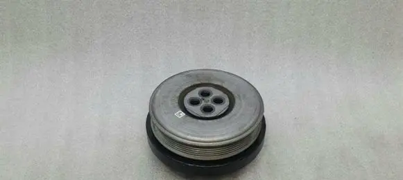 Mercedes-Benz C W205 Crankshaft pulley A6510351912