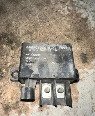 Mercedes-Benz E W211 Charging relay a0025423819
