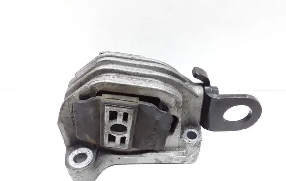 Volvo S80 Engine mount bracket