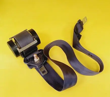 Rear seatbelt