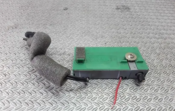 Volvo S70 V70 V70 XC Aerial antenna amplifier 9452009