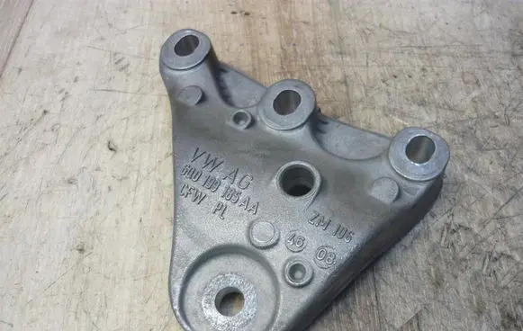 Seat Ibiza IV (6J,6P) Engine mounting bracket 6Q0199185AA