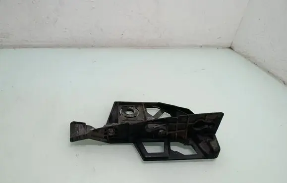 Front bumper mounting bracket