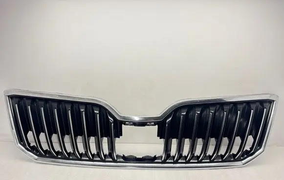 Front bumper upper radiator grill