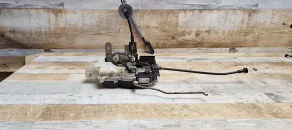 Volvo V40 Front door lock 31391822 933373103 130325A1
