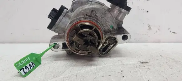 Ford Turneo Courier Vacuum pump 9804021880