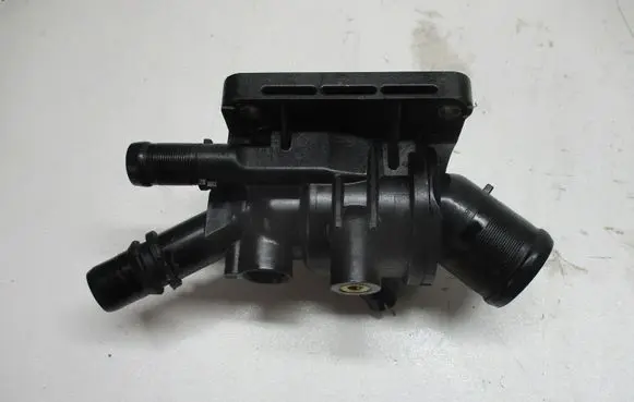 Renault Austral Thermostat/thermostat housing 110611151R