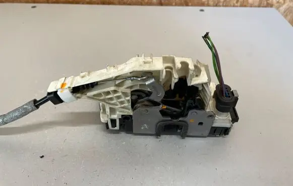 Mercedes-Benz E W212 Rear door lock A0997300635