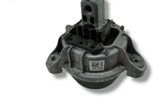 BMW 5 F10 F11 Engine mount bracket 6780263 22117935149 7935149