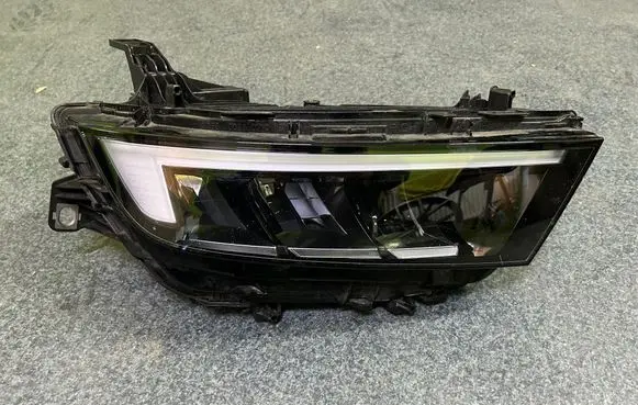 Opel Astra L Headlight/headlamp 9851881180