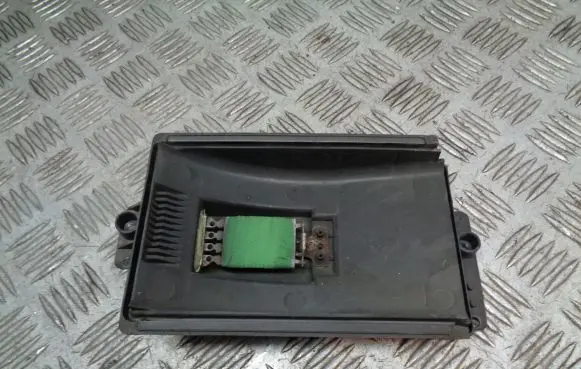 Skoda Octavia Mk1 (1U) Heater blower fan relay 