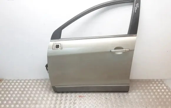 Chevrolet Captiva Front door