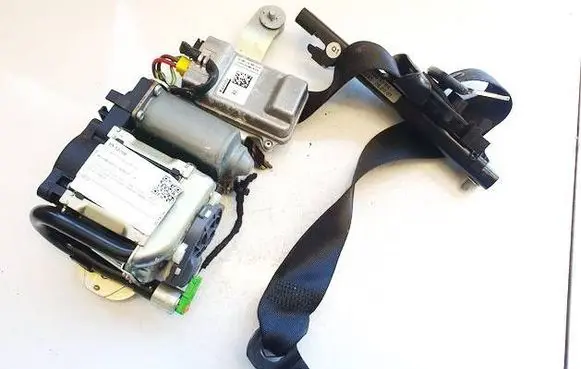 Mercedes-Benz C AMG W204 Front seatbelt 615274900 610099700D