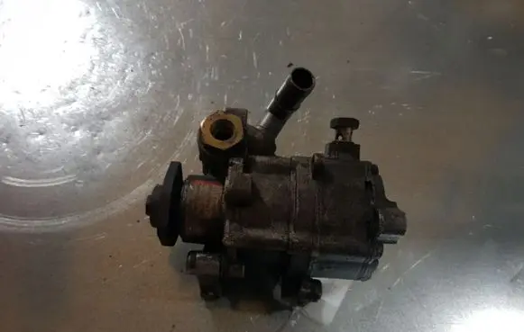 Mercedes-Benz E W210 Power steering pump
