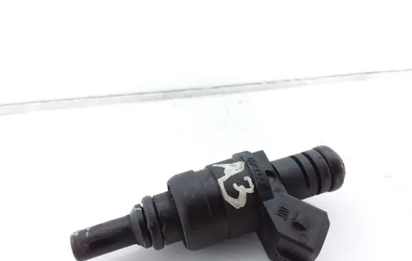 Audi A3 S3 8L Fuel injector 06A906031D