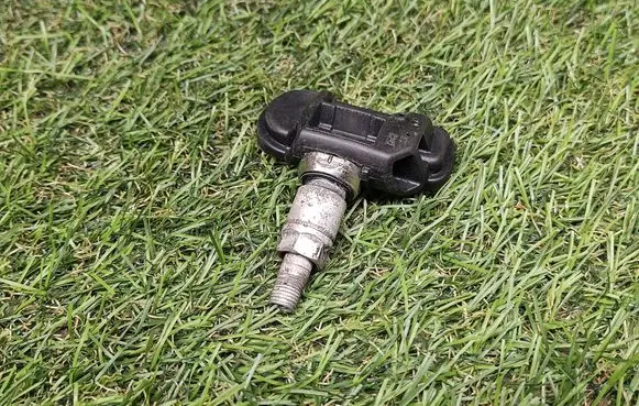 Opel Astra J Tire pressure sensor 13581560 144613017