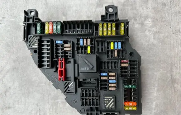 BMW X3 F25 Fuse box set 9210859 921085903 01013123