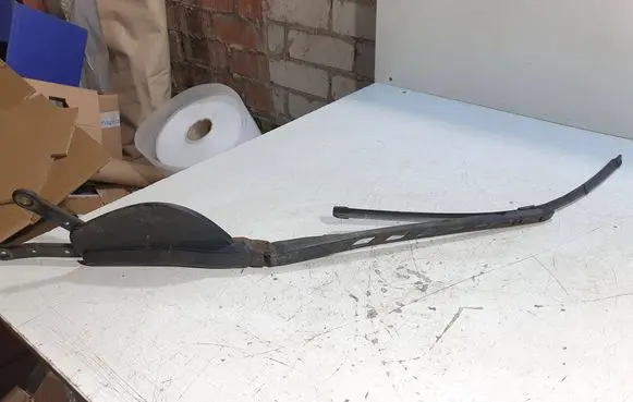BMW 5 E60 E61 Front wiper blade arm 61617035103 179894