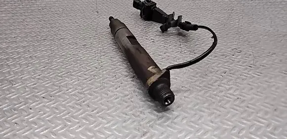 Volkswagen Golf IV Fuel injector 038130201F