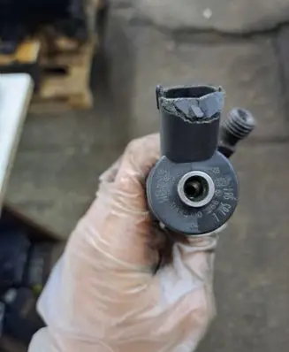 BMW 5 E39 Fuel injector 0445110266