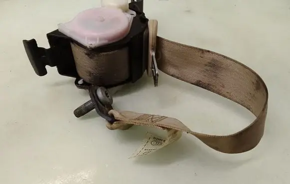 Opel Insignia A Rear seatbelt 