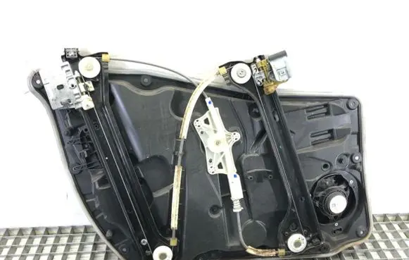 Mercedes-Benz CLA C117 X117 W117 Front door window regulator with motor A1175400705