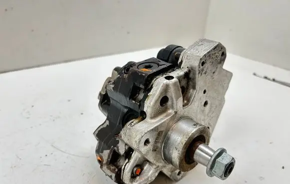 Audi A4 S4 B7 8E 8H Fuel injection high pressure pump 059130755E