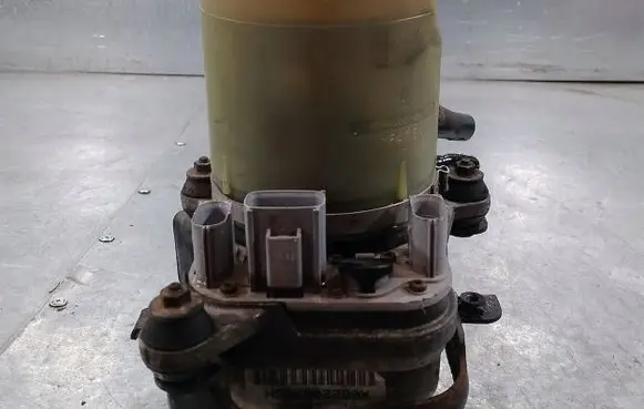 Ford Focus Power steering pump 4M513K514CF
