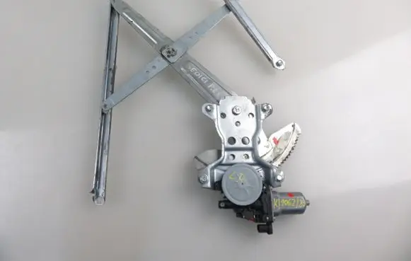Fiat Sedici Front door window regulator with motor 8353063J01