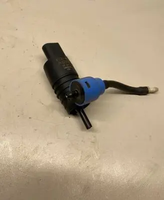 BMW 5 E39 Windscreen/windshield washer pump E13021168 107819