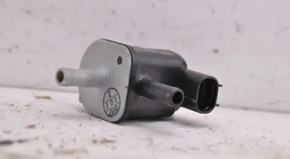 Toyota Yaris Engine mount vacuum valve 90910TC002
