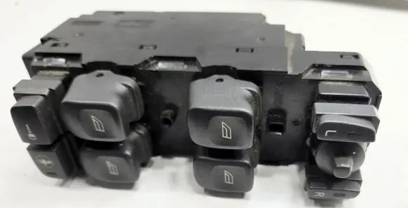 Volvo V70 Electric window control switch 8651327