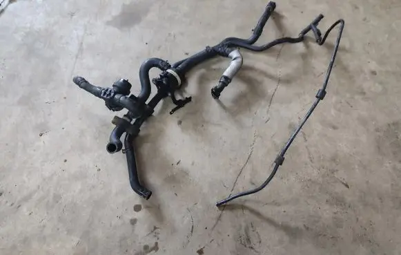 Porsche Cayenne (92A) Engine coolant pipe/hose 1J0819809 059121012B