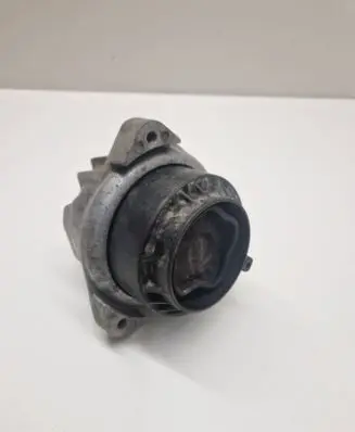BMW 5 F10 F11 Engine mount bracket G2038310