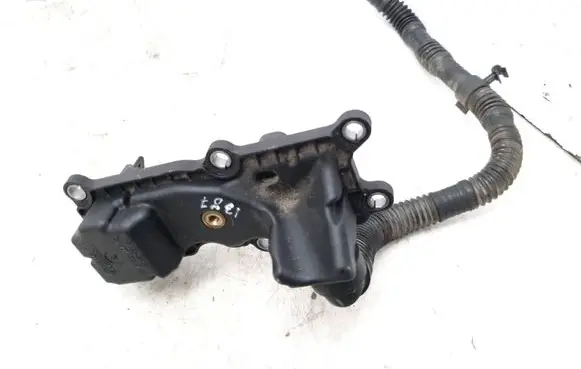 Mercedes-Benz C W205 Breather valve A2740100401