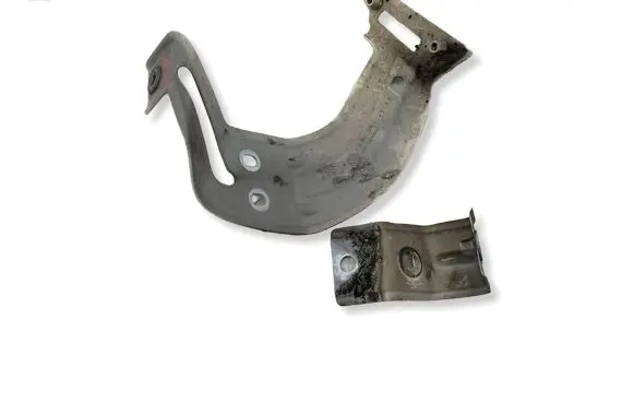 Volkswagen Touran III Fender mounting bracket 5TA821136