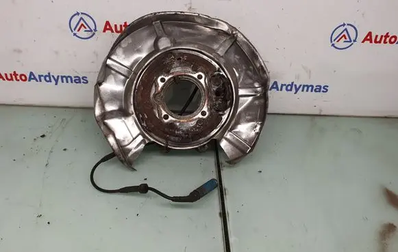 BMW 5 E60 E61 Rear wheel hub spindle/knuckle 6770905 33326770905 6754559