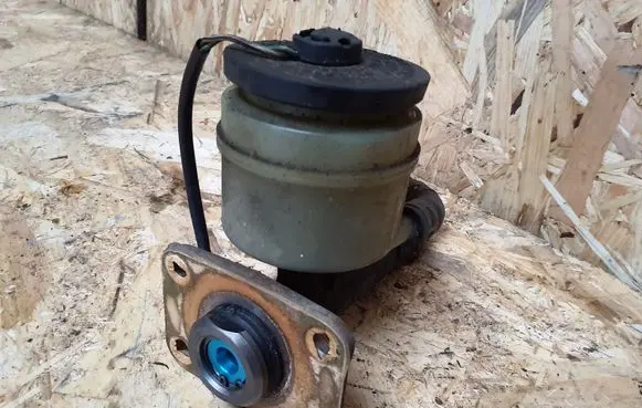 Master brake cylinder