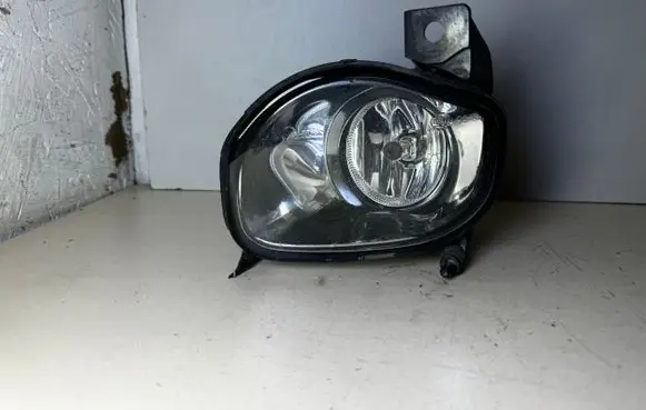 Toyota Avensis T250 Front fog light 8122005060 1N0270422 1N027042201