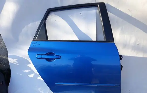Mazda 3 I Rear door