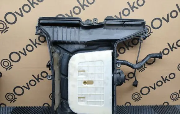 Audi Q7 4M Air filter box 4M0133837A