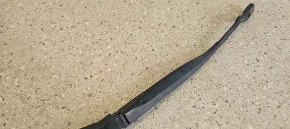 Maserati Ghibli Windshield/front glass wiper blade 670007562