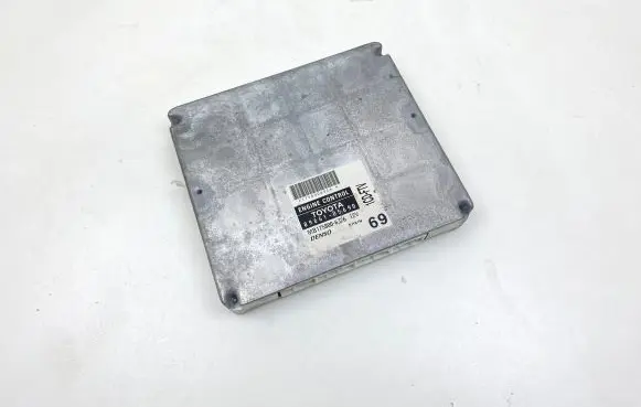 Toyota Avensis T250 Engine control unit/module 8966105690