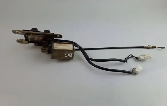 Maserati Coupe Tailgate/trunk/boot lock/catch/latch 374705108