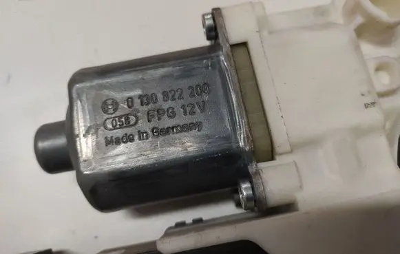 Peugeot 407 Front door window regulator motor 0130822200 1137328125 994422104