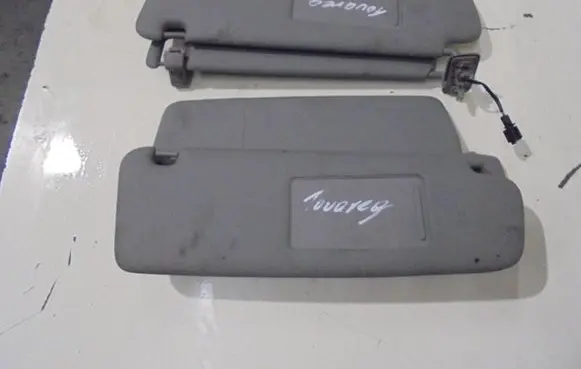 Volkswagen Touareg I Sun visor