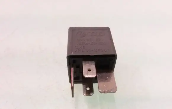 Volkswagen PASSAT B5 Other relay 8D0951253 V23134J52X300 370