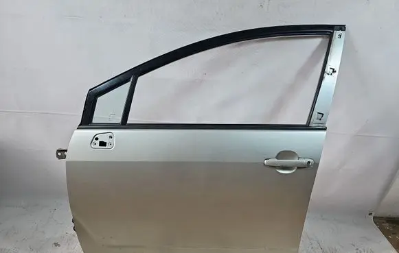 Toyota Corolla Verso AR10 Front door