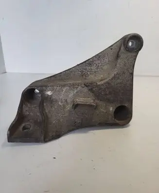 BMW 5 E39 Engine mounting bracket 6750441